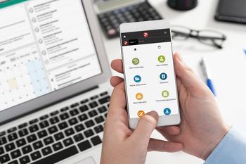 Smartphone und Laptop